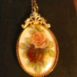 Vintage Flower Pendant w/ chain
